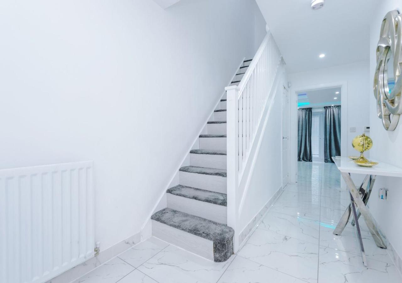 Luxury 3 Bedroom House Close To Manchester Center Extérieur photo