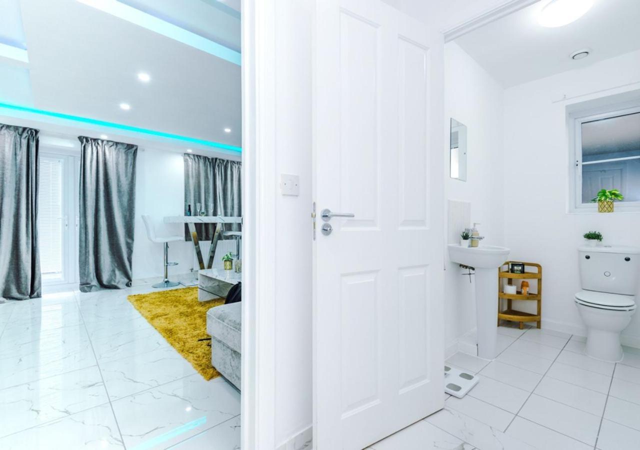 Luxury 3 Bedroom House Close To Manchester Center Extérieur photo