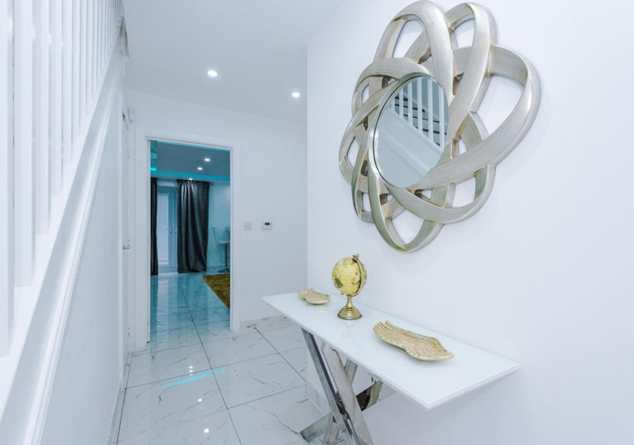 Luxury 3 Bedroom House Close To Manchester Center Extérieur photo